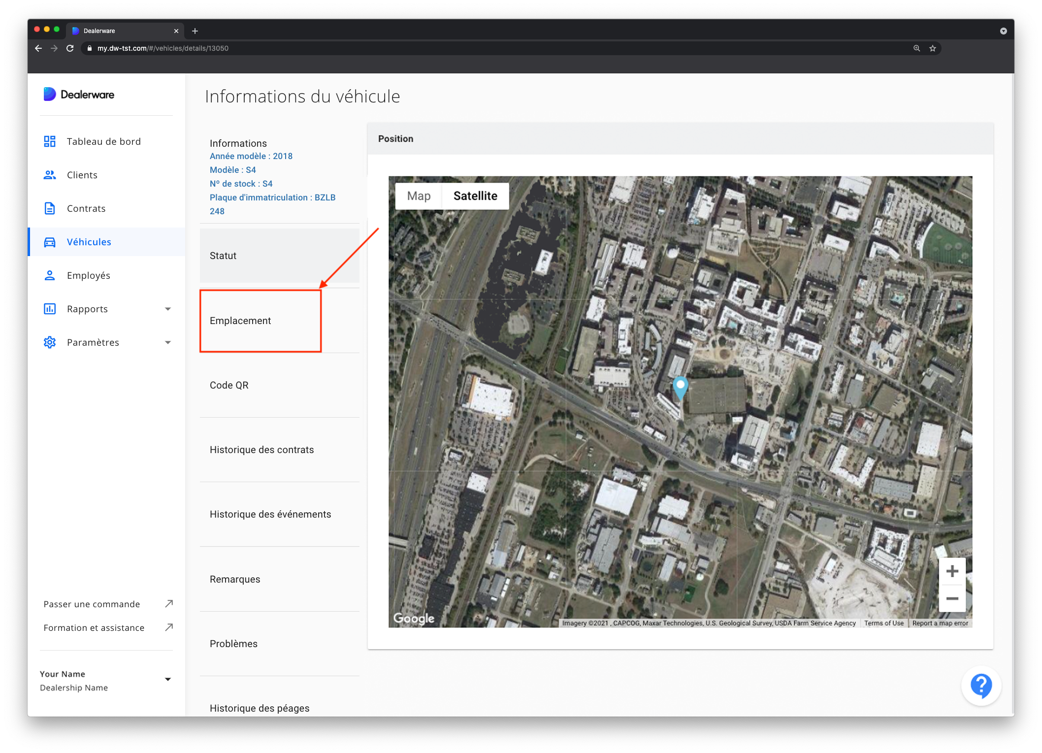 Image : Écran Informations du véhicule de Dealerware et menu principal, sous-section Position, vue satellite