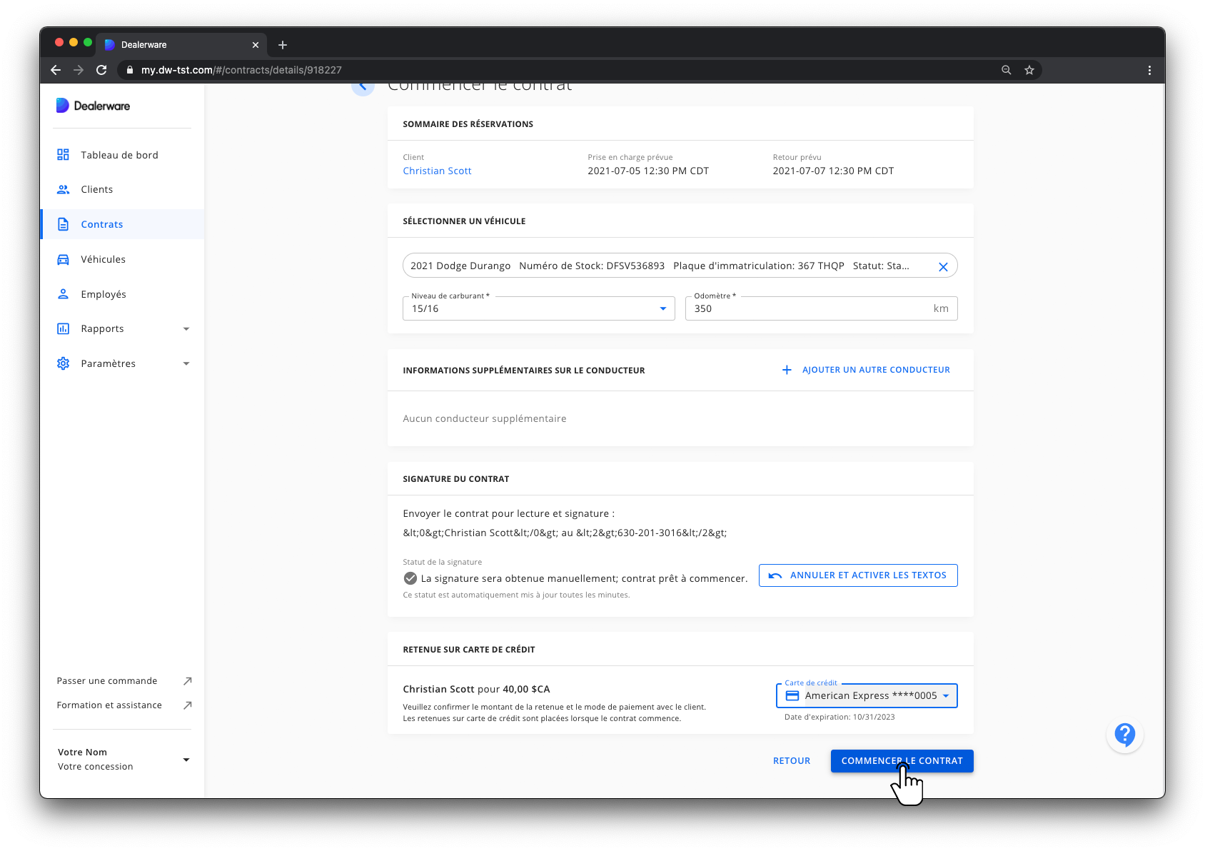 Image 3 : Écran Commencer le contrat et menu principal de Dealerware, informations du véhicule et du conducteur saisies, icône de doigt positionnée sur le bouton Commencer le contrat